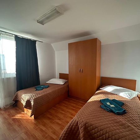 Casa Rustic Cazare Piteşti Exterior foto